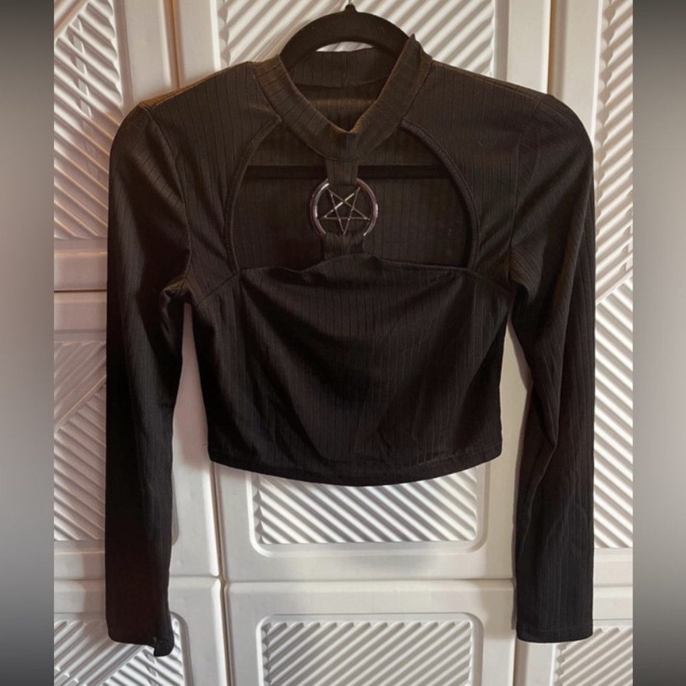 Long sleeve gothic crop top black color with pentagram - Picture 2 of 7